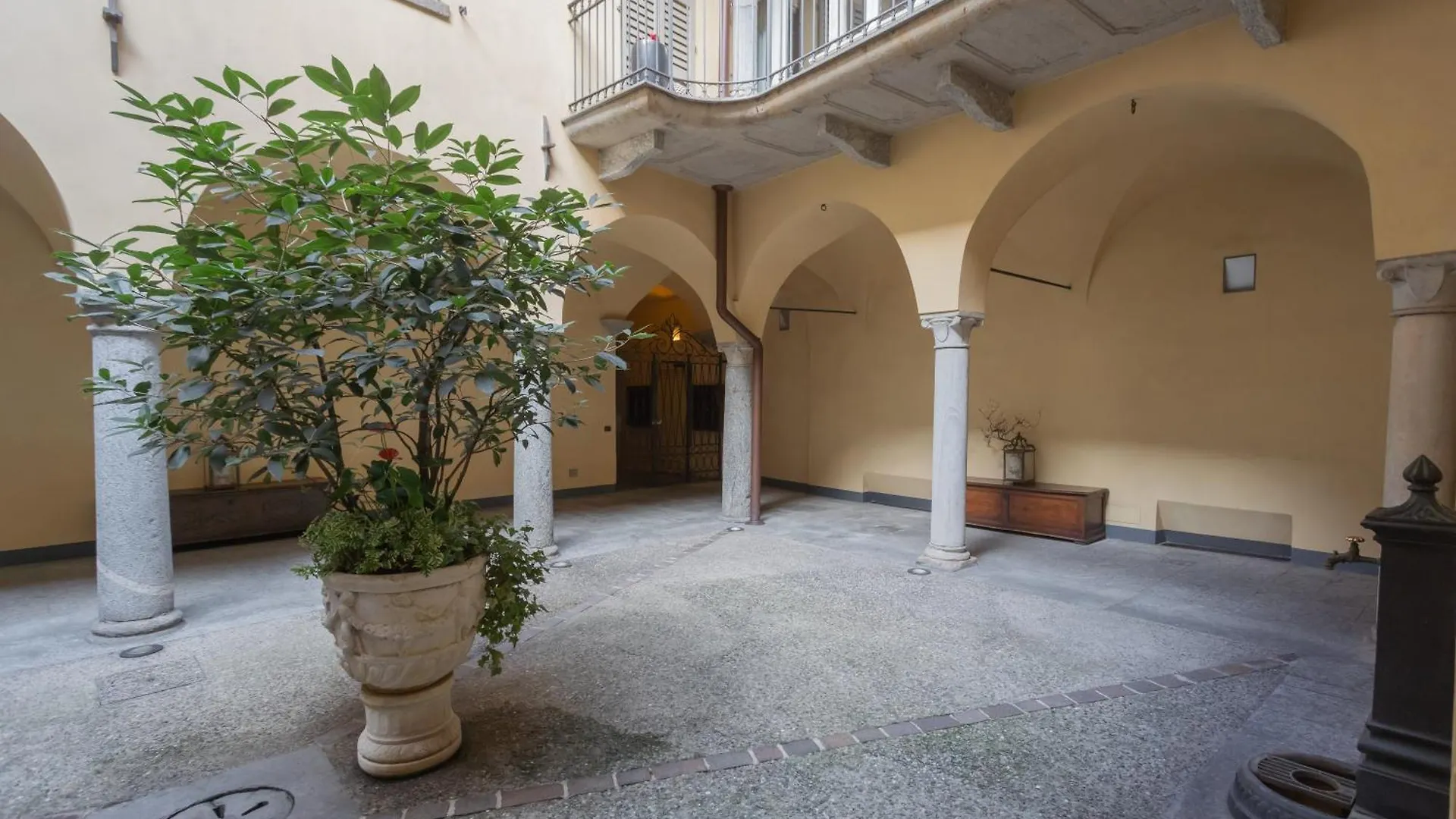 Casa Giovio Elengant Loft In Historical Building Apartment Como